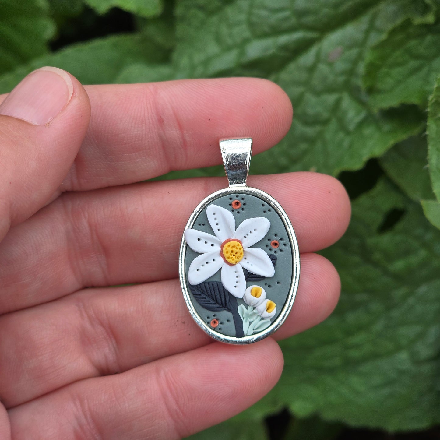 Ditzy Daisy Pendant • sage