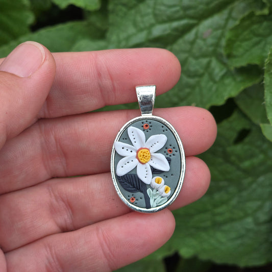 Ditzy Daisy Pendant • sage