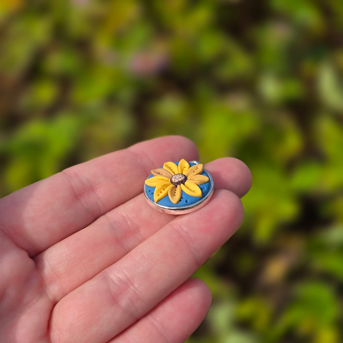 Sunflower Pendant • azure